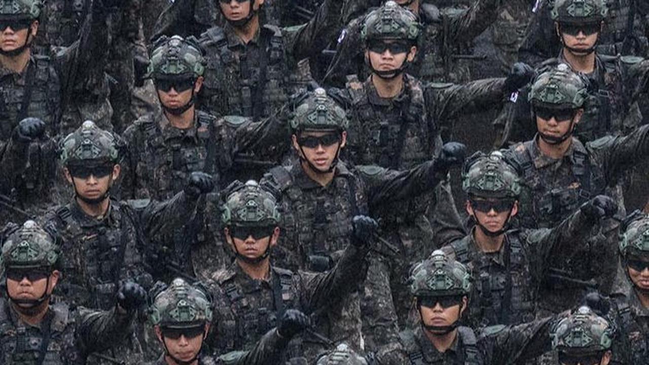 Potret barisan pasukan militer Korea Selatan unjuk gigi dalam parade.