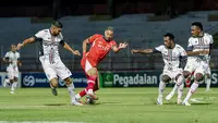 Pegadaian Championship: Aji Santoso Bicara Mentalitas De Red FC usai Ditekuk Persipura