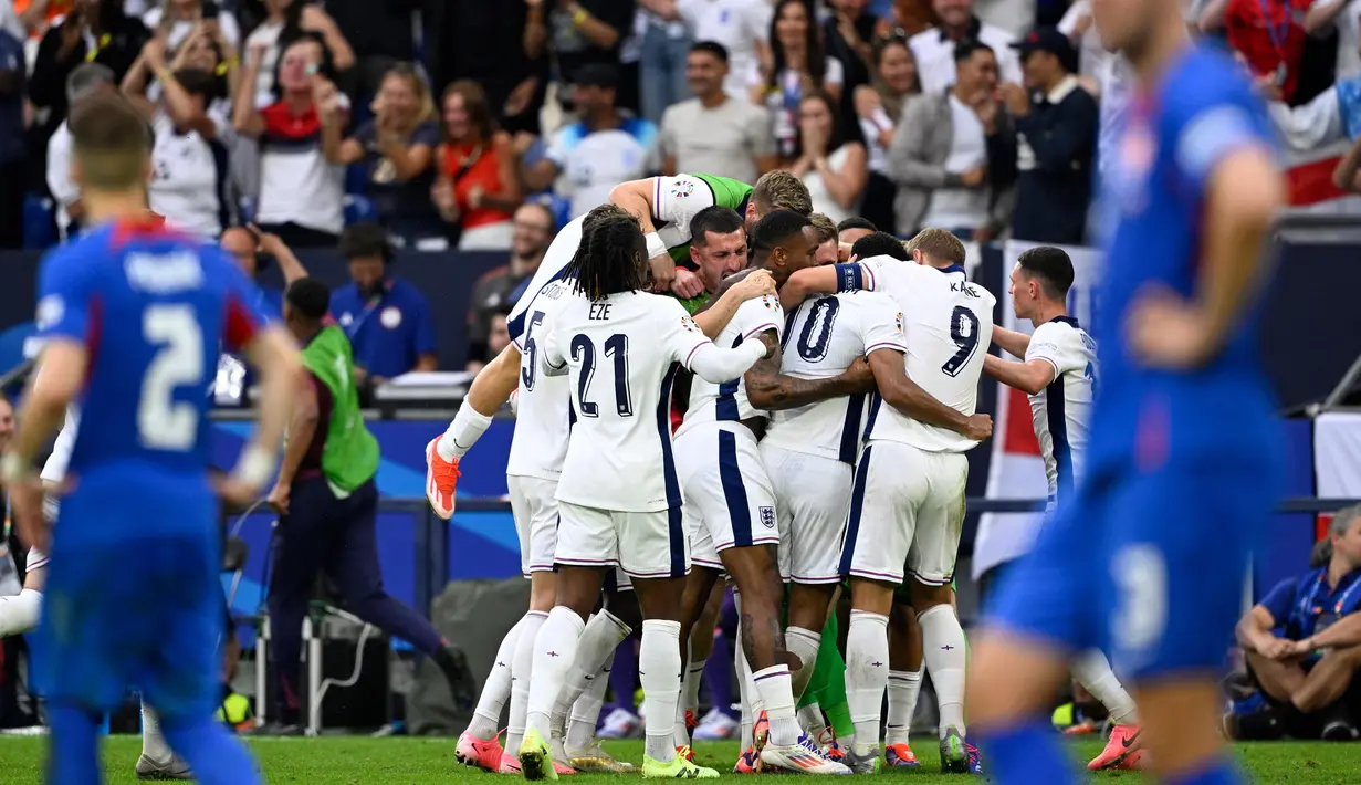 The Three Lions berhasil memetik kemenangan dramatis di babak 16 besar Euro 2024. (INA FASSBENDER/AFP)