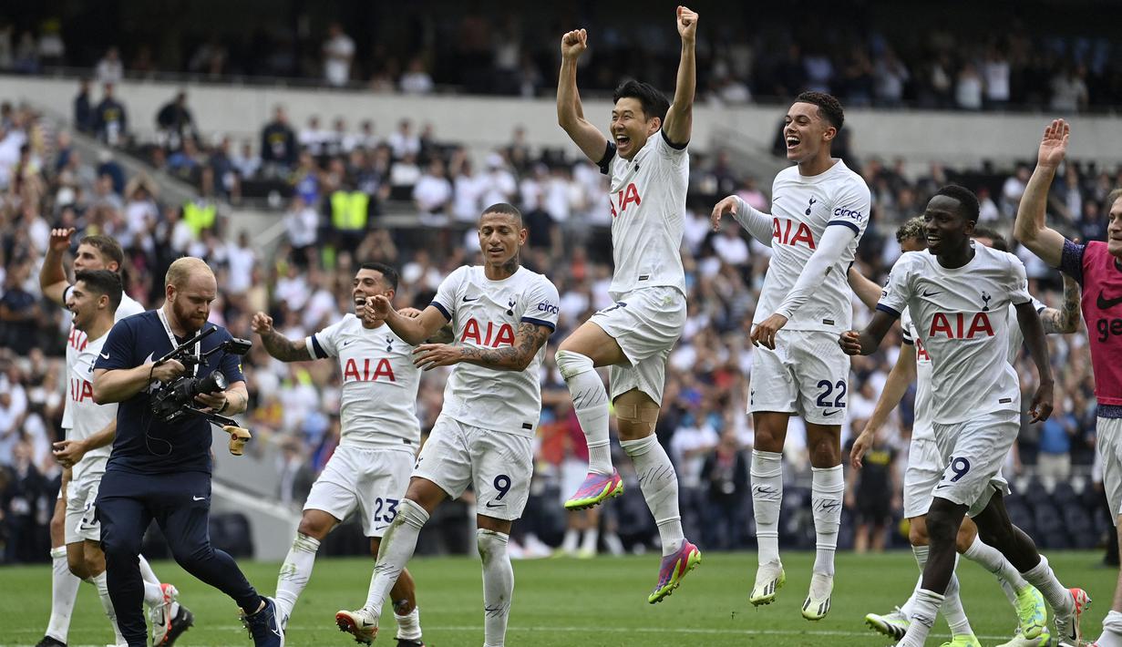 Selebrasi kemenangan para pemain Totenham Hotspur setelah mengalahkan Sheffield United pada laga pekan kelima Premier League 2023/2024 di Tottenham Hotspur Stadium, London, Sabtu (16/9/2023) malam WIB. (AFP/Justin Tallis)