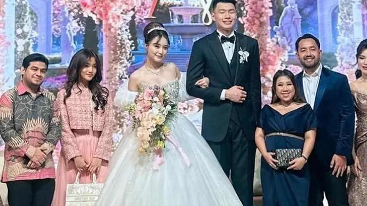 7 Potret Artis di Nikahan Nita Vior dan Vincent, Kiky Saputri Curi Perhatian