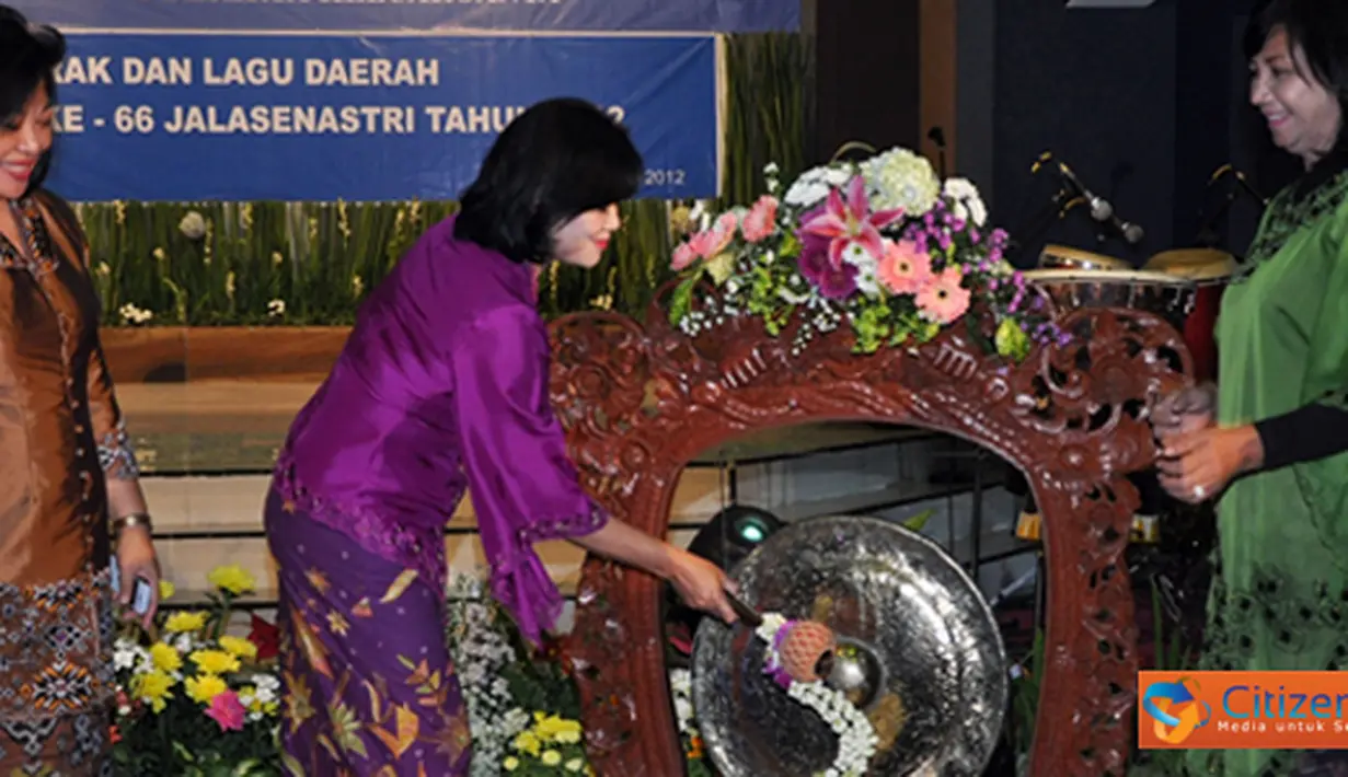 Citizen6, Surabaya: PG Jalasenastri Kobangdikal merebut juara umum kegiatan lomba Jalasenastri dalam rangka HUT Jalasenastri ke-66 di Gedung PTA Koarmatim Ujung Surabaya, Selasa, (5/6). (Pengirim: Penkobangdikal)