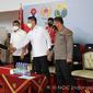 Ketua Komite Olimpiade Indonesia (NOC Indonesia) Raja Sapta Oktohari (kanan) mendukung pelaksanaan Piala Presiden perdana sebagai bentuk pembinaan berjenjang bagi atlet bulu tangkis potensial Tanah Air. (Istimewa)