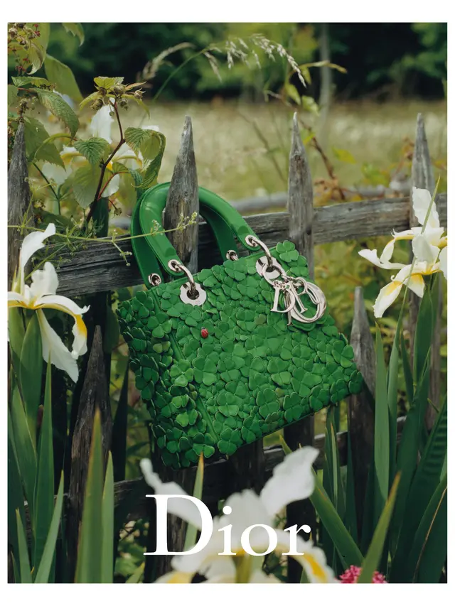 Potret Airport Style Jisoo BLACKPINK, Tampil Kasual dengan Lady Dior Summer 2026 Karya JW Anderson yang Belum Dirilis