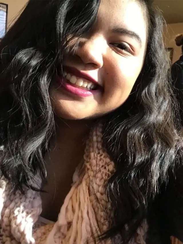 [Bintang] Selama 4 Tahun Gadis Ini Foto Bareng Ibunya, Foto Terakhir Bikin Banyak Orang Sedih