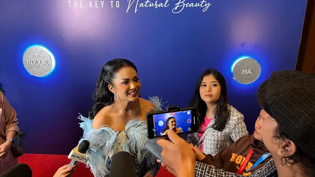 Krisdayanti dijumpai saat peluncuran Juvelook di Indonesia, di Hotel Tentrem, Alam Sutera, Kota Tangerang Selatan, baru-baru ini