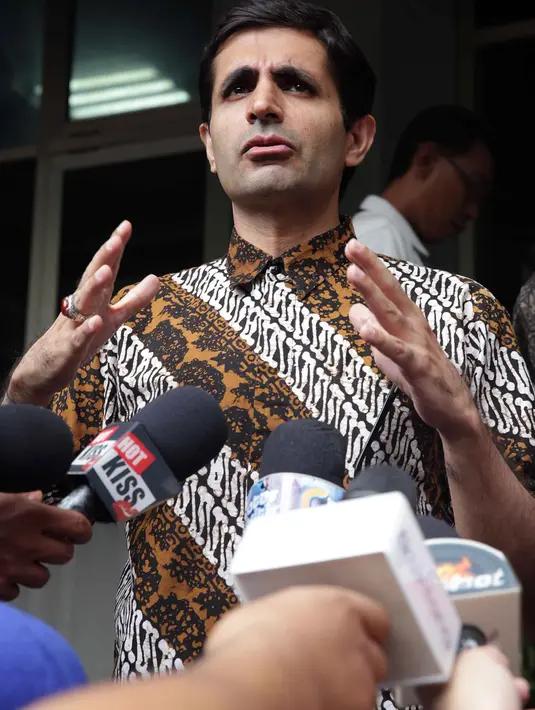 Neveen menjelaskan bahwa kejadian pembajakan tidak lagi terulang. Kedua orang itu diduga melakukan live streaming di lokasi berbeda, Jakarta dan Yogyakarta. (Deki Prayoga/Bintang.com)