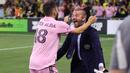 <p>Pemilik bersama klub Inter Miami, David beckham (kanan), memeluk Jordi Alba, setelah Inter Miami berhasil keluar sebagai juara di final Leagues Cup 2023 yang berlangsung di Geodis Park, Minggu (20/8/2023). Ini merupakan trofi pertama bagi Inter Miami sejak dibentuk pada lima tahun lalu. (AFP/Getty Images/Tim Nwachukwu)</p>