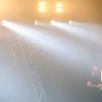 Konser solo pertama Lany yang digelar di The Pallas, Jakarya pada Selasa (27/2) berlangsung meriah akan semangat penonton. (Bambang E. Ros/Bintang.com)