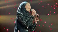 Single baru &ldquo;Udang Di Balik Batu&rdquo; hasil kolaborasi Ungu, Nassar, dan Lesti Kejora menduduki posisi ke-2 dalam daftar trending kategori musik di YouTube. (Foto: Dok. Instagram @ lestikejora)