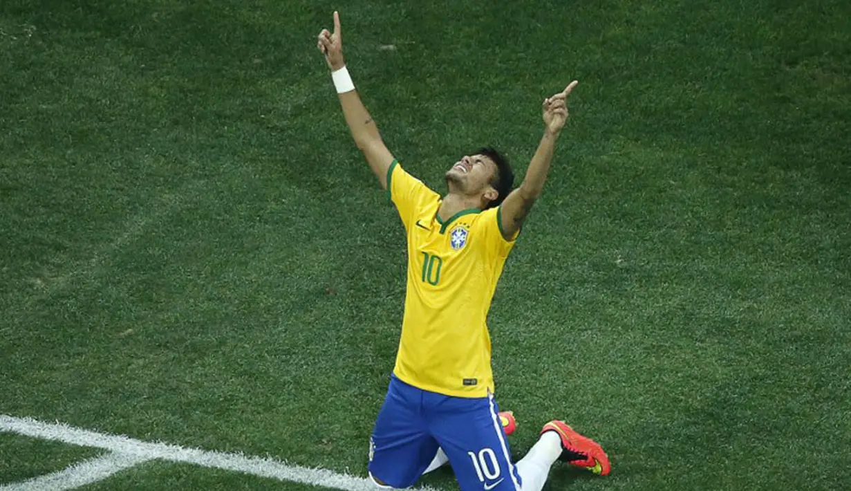 Penyerang Brasil, Neymar, tampil gemilang dengan mencetak dua gol di laga perdana Piala Dunia 2014 di Corinthians Arena, Sao Paulo, (13/6/2014). (AFP PHOTO/Fabrizio Bensch)