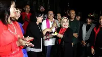 Mereka mengadakan syukuran sederhana yang dilakukan di Tugu Proklamasi kawasan Menteng Jakarta Pusat.