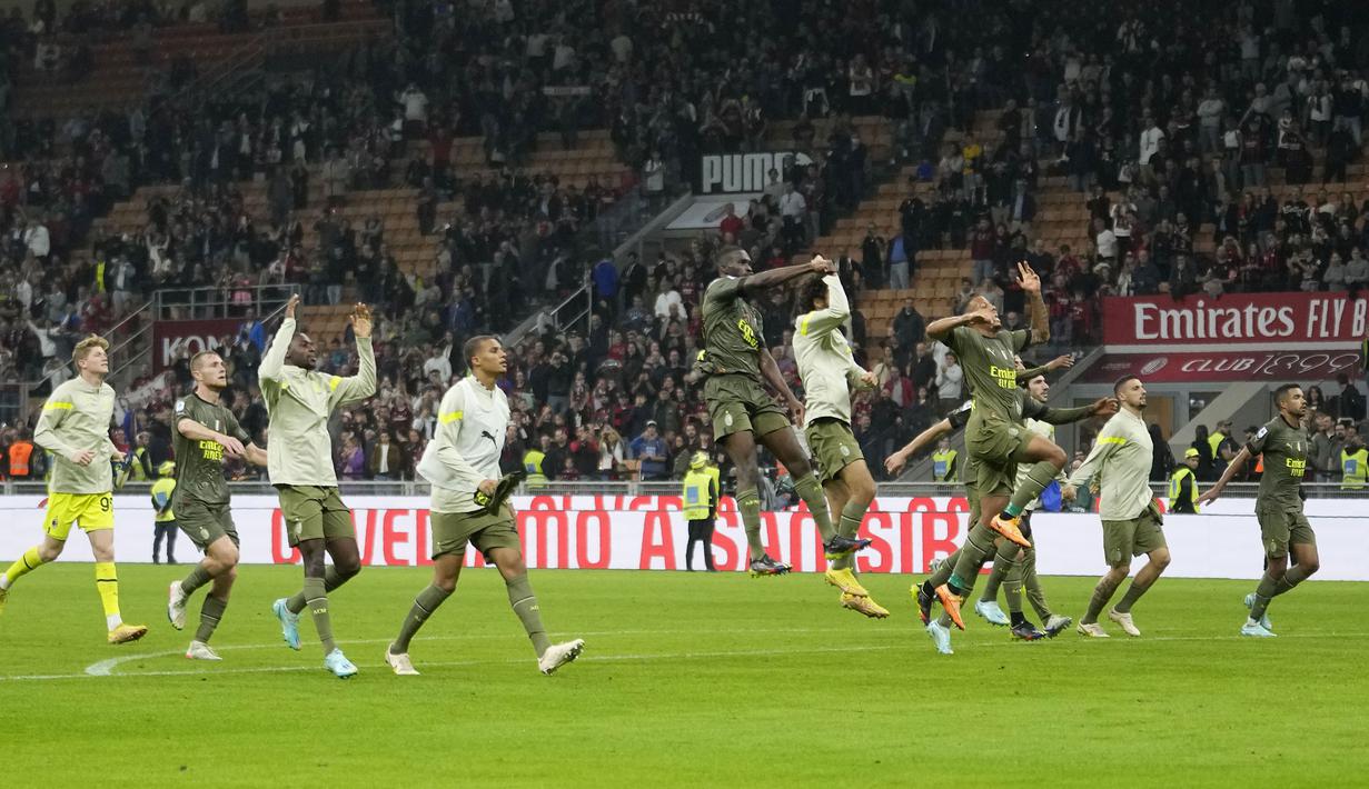 Skor 4-1 bertahan hingga wasit meniup peluit akhir. AC Milan untuk sementara menempati peringkat kedua di klasemen Liga Italia dengan 26 poin dan hanya kalah selisih gol dari Napoli. (AP/Luca Bruno)