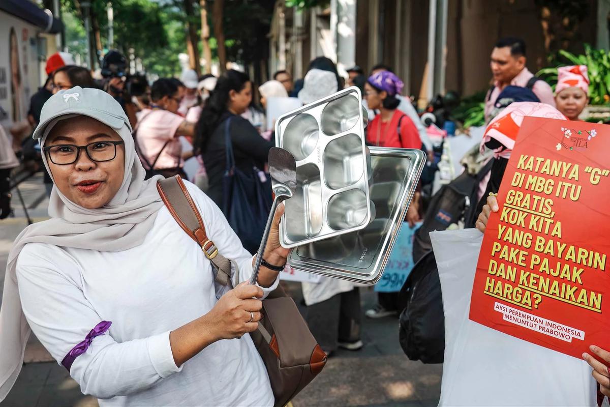 FOTO: Aliansi Perempuan Indonesia Gelar Aksi di Dukuh Atas