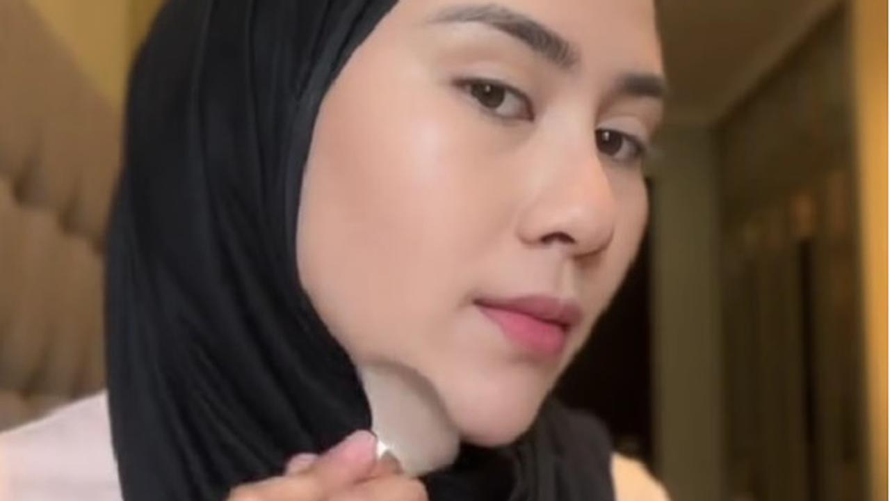 Tutorial Makeup Flawless dan Cantik ala Syahnaz Sadiqah (credit: TikTok/syahnazsadiqah)