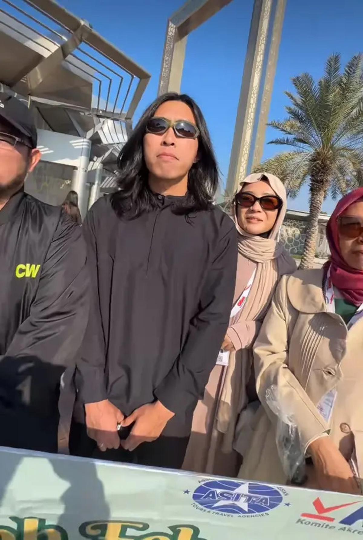 7 Potret Dokter Tirta dan Sang Istri Nisa An Nashr Umroh, Sering Dikira Masih Duda