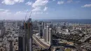 Pandangan umum menunjukkan pusat kota Tel Aviv, Israel, Kamis (2/12/2021). Economist Intelligence Unit (EIU) pada 1 Desember mengumumkan Tel Aviv telah menggeser posisi Paris sebagai kota termahal di dunia untuk ditinggali. (AP Photo/Oded Balilty)