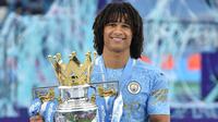 Nathan Ake. Bek tengah Belanda berusia 27 tahun ini dipermanenkan AFC Bournemouth dari Chelsea pada awal musim 2017/2018 dengan biaya 22,8 juta euro setelah berstatus pinjaman sejak awal musim 2016/2017. Saat AFC Bournemouth terdegradasi pada akhir musim 2019/2020, Nathan Ake direkrut oleh Manchester City pada awal musim 2020/2021 dengan nilai transfer mencapai 45,4 juta euro atau setara Rp709,1 miliar. Hingga kini ia telah tampil dalam 40 laga di semua ajang bersama Man City dengan mencetak 4 gol. (AFP/Pool/Peter Powell)