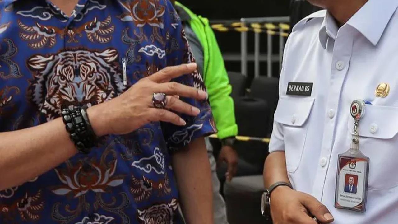 Nantinya, debat capres cawapres akan direncanakan mulai pukul 19.00 WIB dan dapat disaksikan melalui saluran TV maupun radio yang dijadwalkan sebagai penyelenggara.<br>