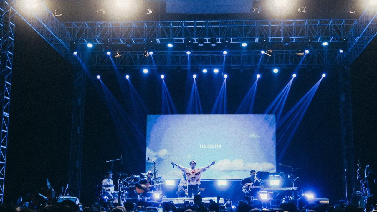 Juicy Luicy di Konser Untuk Korban Sakit Hati Lagi