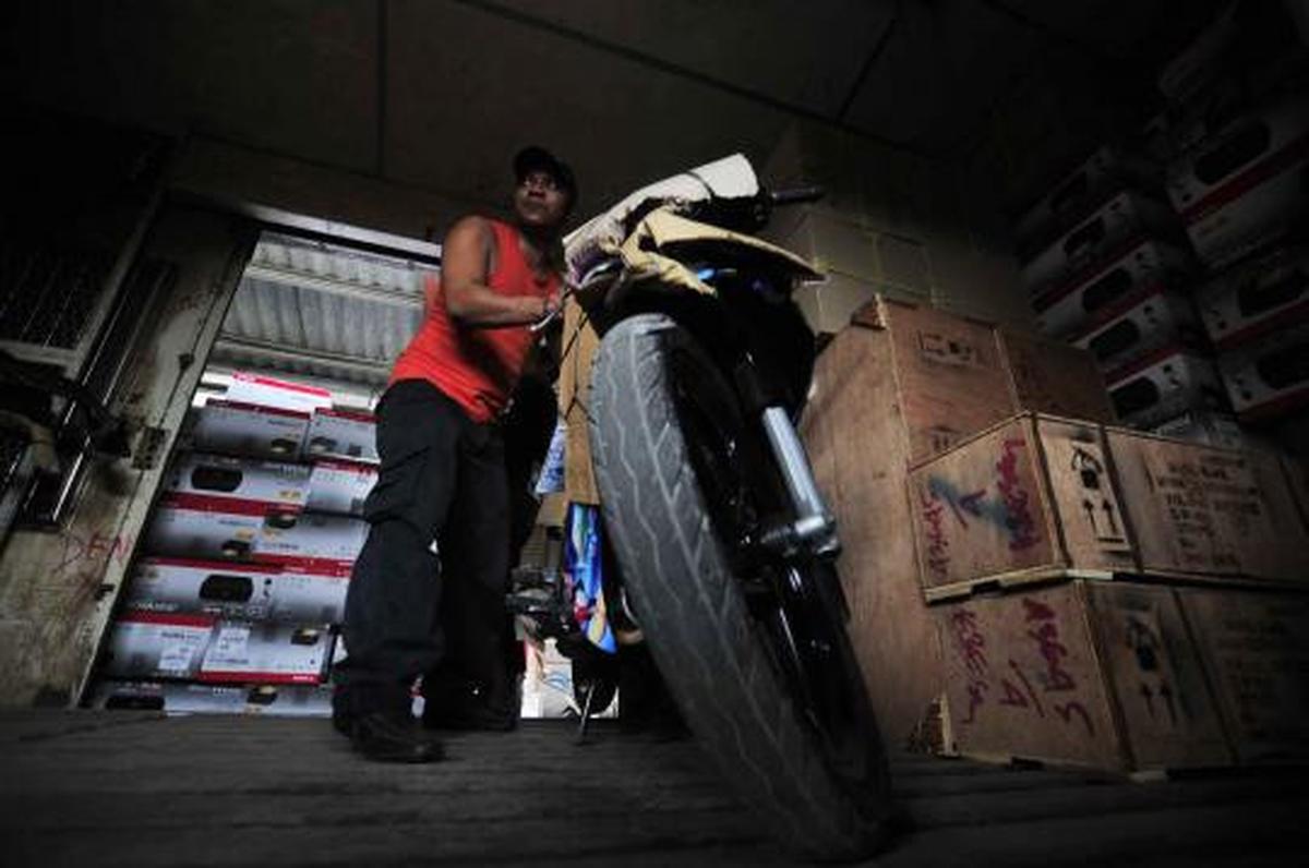 Menengok jasa pengiriman paket motor 