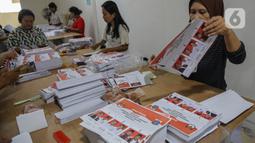KPU DKI Jakarta mempersiapkan 8.425.775 surat suara untuk Pemilihan Gubernur DKI Jakarta pada Pemilihan Kepala Daerah (Pilkada) Serentak 2024. (Liputan6.com/Angga Yuniar)