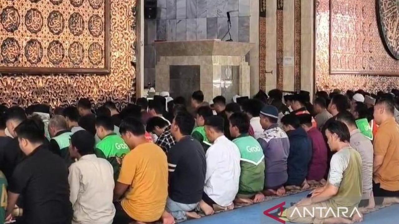 500 Ojol dan Polresta Bengkulu Gelar Shalat Ghaib untuk Korban Aksi di DPR RI: Simbol Solidaritas Nasional