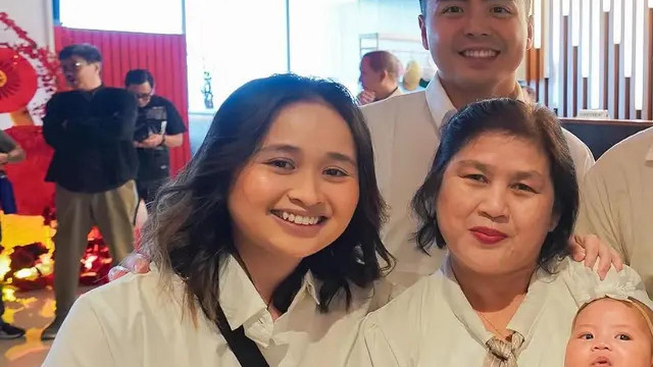 7 Potret Gritte Agatha Gelar Penyerahan Anak ke Gereja, Arief Hidayat Ikut Belajar