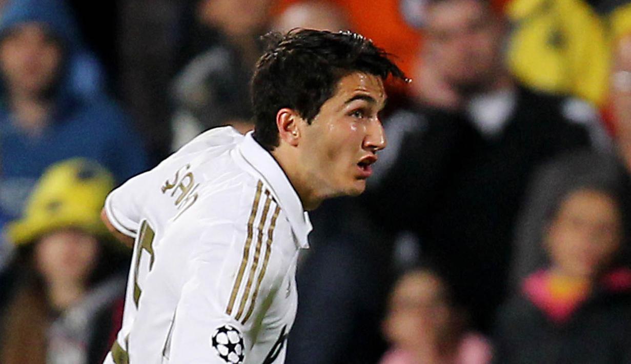 Nuri Sahin - Penampilan Nuri Sahin bersama Borussia Dortmund mengundang kekaguman klub elite eropa dan dinobatkannya sebagai pemain terbaik Jerman pada 2011. Namun kesaktianya seakan sirna saat bergabung dengan Real Madrid, Sahin kalah bersaing dan terdepak dari skuat utama. (AFP/Jack Guez)