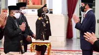 Penobatan gelar Pahlawan Nasional 2020 untuk Machmud Singgirei Rumagesan di Istana Negara (Liputan6.com/Dok. Pribadi Arif Rumagesan)