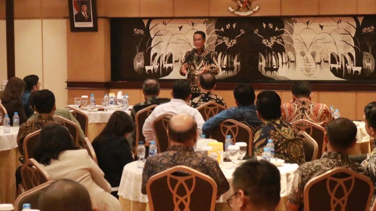 Menkum Supratman Bahas KUHP, KUHAP, Hingga Bantuan Hukum Bersama Pemred Media Nasional