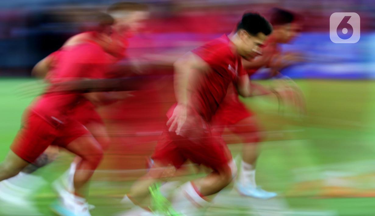 Pemain timnas Indonesia saat menjalani sesi latihan resmi jelang laga kandang semifinal Piala AFF 2022 melawan Vietnam di Stadion Utama Gelora Bung Karno, Jakarta, Kamis (5/1/2023). Sebagai runner-up Grup A, timnas Indonesia akan berlaga melawan juara grup B, Vietnam di semifinal Piala AFF 2022. (Liputan6.com/Helmi Fithriansyah)