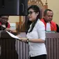 Terdakwa kasus dugaan pembunuhan Wayan Mirna Salihin, Jessica Wongso usai membacakan pledoi pada sidang lanjutan di PN Jakarta Pusat, Rabu (12/10). (Liputan6.com/Faizal Fanani)