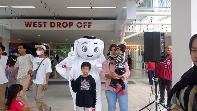 Foto: Hari Kedua di Jabodetabek, La'eeb Maskot Piala Dunia 2022 Qatar Kembali Sapa Warga di Beberapa Mall