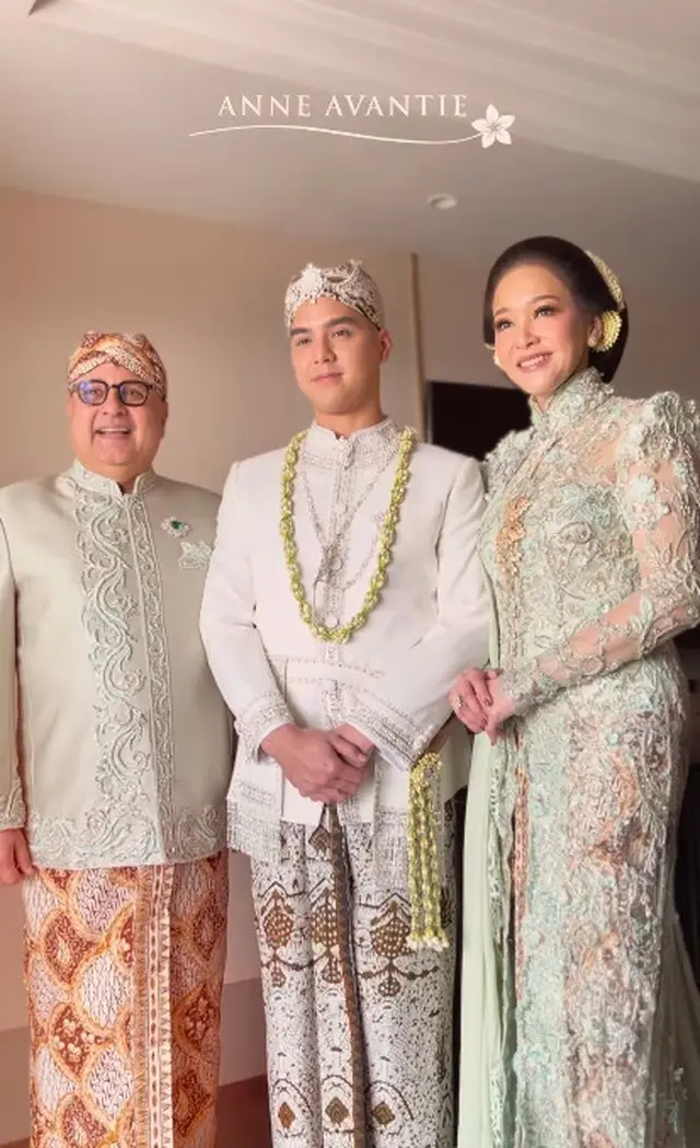 Penampakan bros Irwan Mussry di akad nikah Al Ghazali, bentuknya kecil tapi harganya bikin melongo