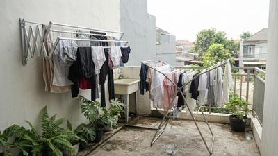 Jemuran Dinding vs Jemuran Lipat, Mana yang Lebih Cocok untuk Rumah Sempit? Pahami Sebelum Beli