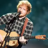 Meskipun tidak ingin membeberkan lokasinya, namun beredar gosip bahwa rumah Ed Sheeran terletak di pedesaan Paciano, dekat dari Danau Transimeno, Umbria. 