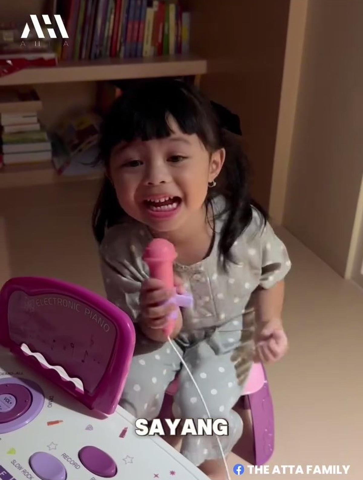 Gemasnya Kelakuan Ameena Anak Atta dan Aurel, Penuh Penghayatan Nyanyi Lagu Mahalini