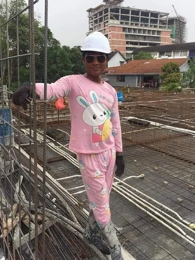 6 Kelakuan Nyeleneh Tukang Bangunan saat Bersantai Ini Bikin Tepuk Jidat