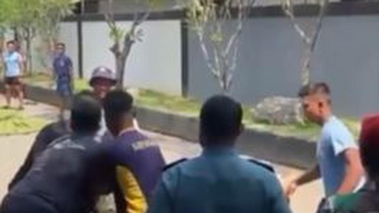 Momen Menegangkan Komandan Kopaska Turun Tangan saat Dua Prajurit 'Berantem', Tiba-Tiba Ada Ledakan Berujung Haru