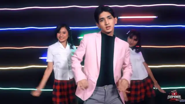 7 Potret Rio Ramadhan di Video Klip Balasan Lagu 'Keke Bukan Boneka', Bak Pangeran