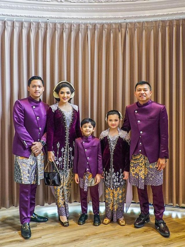 Gaya Ashanty di Acara Mitoni Aurel