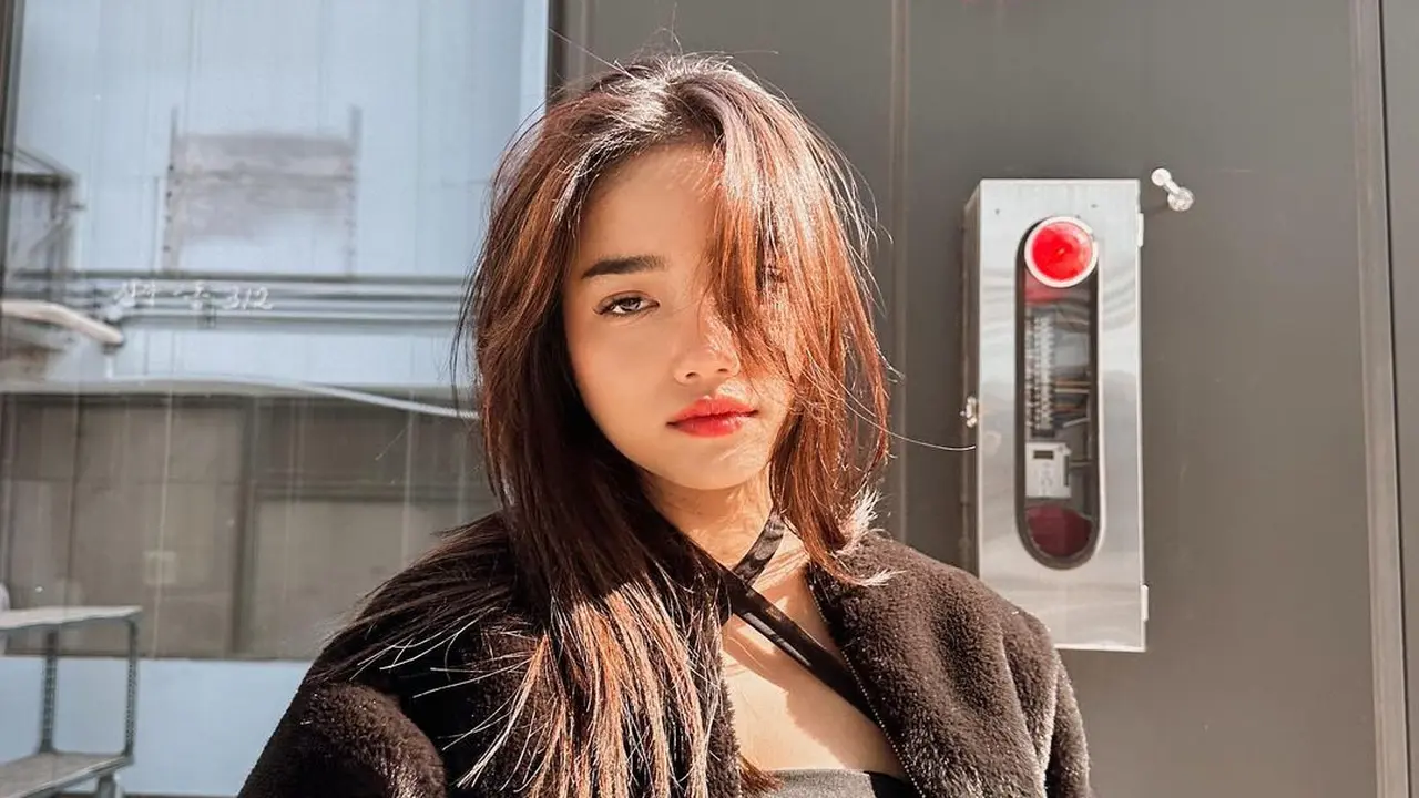 8 Gaya OOTD Fuji Utami yang Jadi Anak Skena Kekinian Saat Liburan di Korea Selatan
