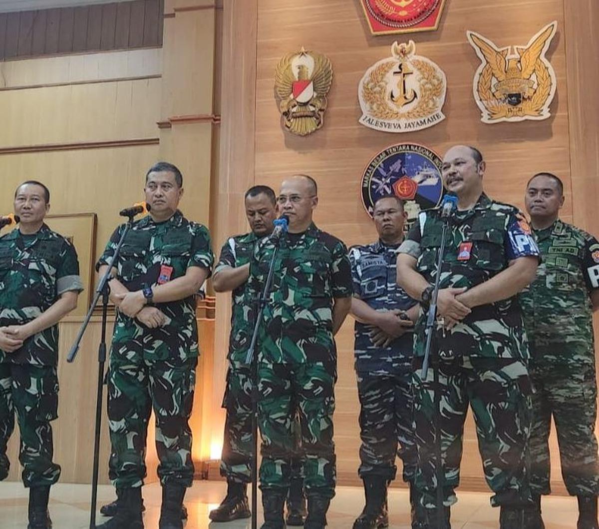 Mabes TNI menyatakan keberatan atas penetapan Kepala Basarnas Marsekal Madya Henri Alfiandi sebagai tersangka oleh Komisi Pemberantasan Korupsi (KPK). Sebab, militer mempunyai aturan sendiri.