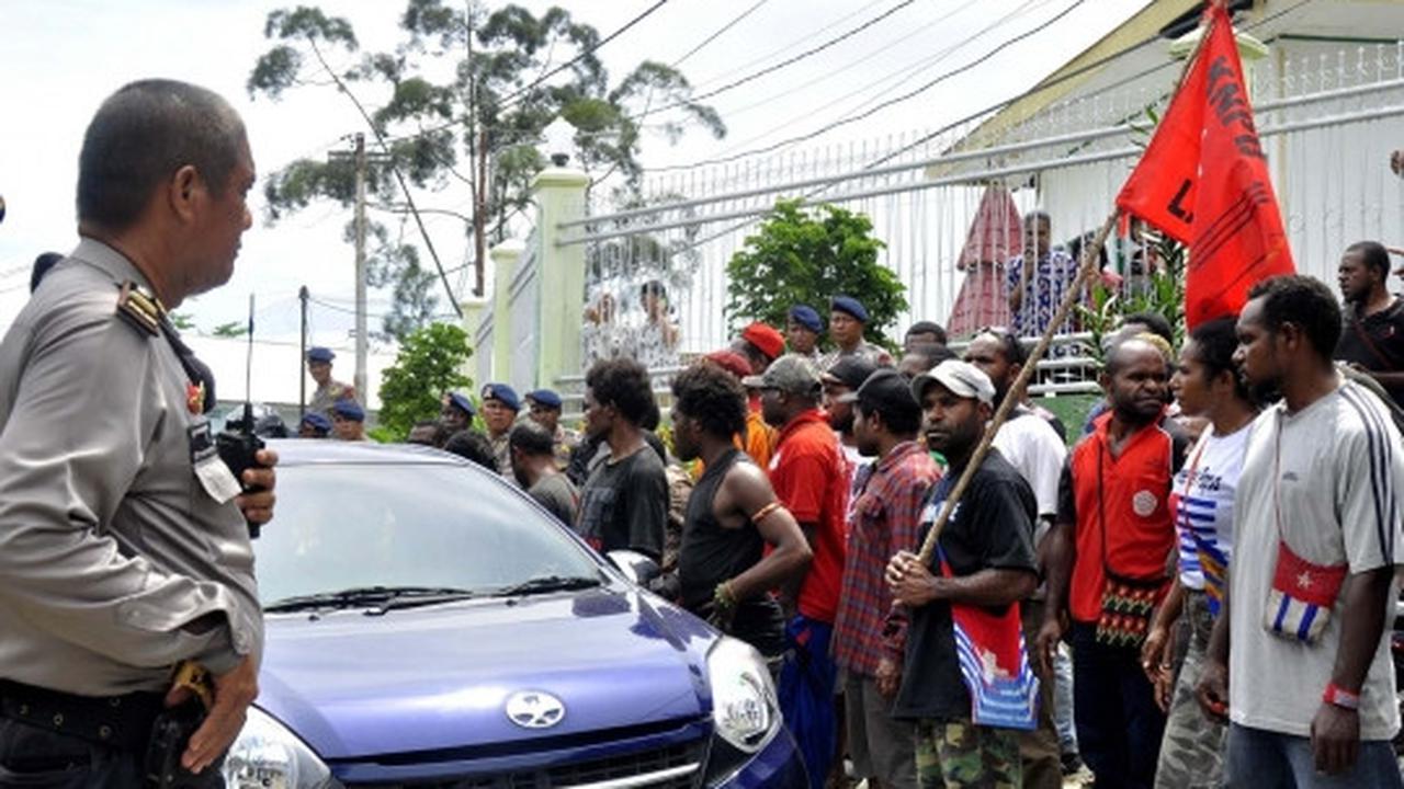 Bebas, aktivis pro-kemerdekaan Papua disambut ratusan pendukung