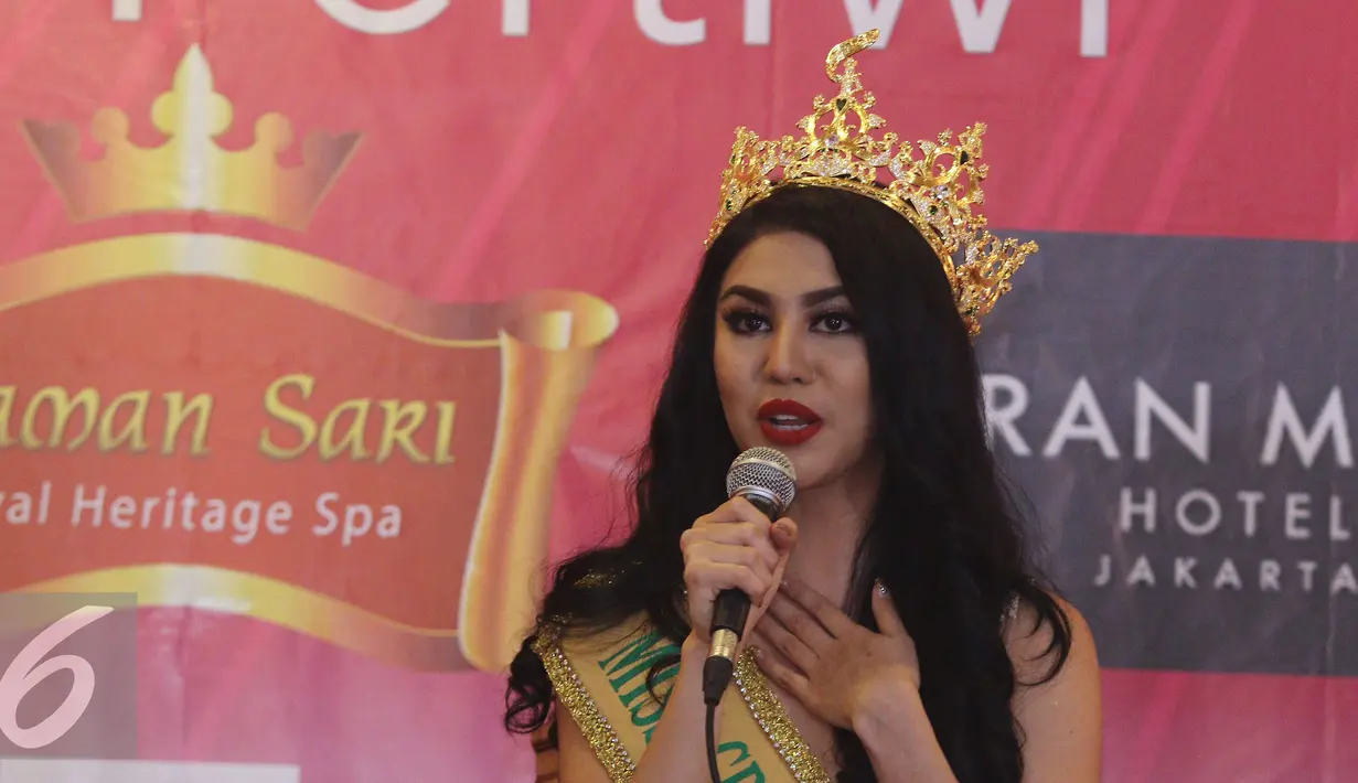 Miss Grand International 2016, Ariska Putri Pertiwi saat berbagi kisah di kawasan Menteng, Jakarta, Senin (21/11). Ariska  akan mengemban tugas menjadi duta perdamaian untuk menghentikan perang. (Liputan6.com/Herman Zakharia)