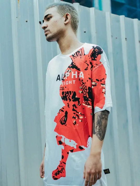 Axel Matthew Thomas merupakan anak dari Jeremy Thomas dan Ina Indayanti. Cowok kelahiran 29 Juli 1997 ini punya gaya yang macho dan keren. (Foto: instagram.com/axelmatthewthomas)