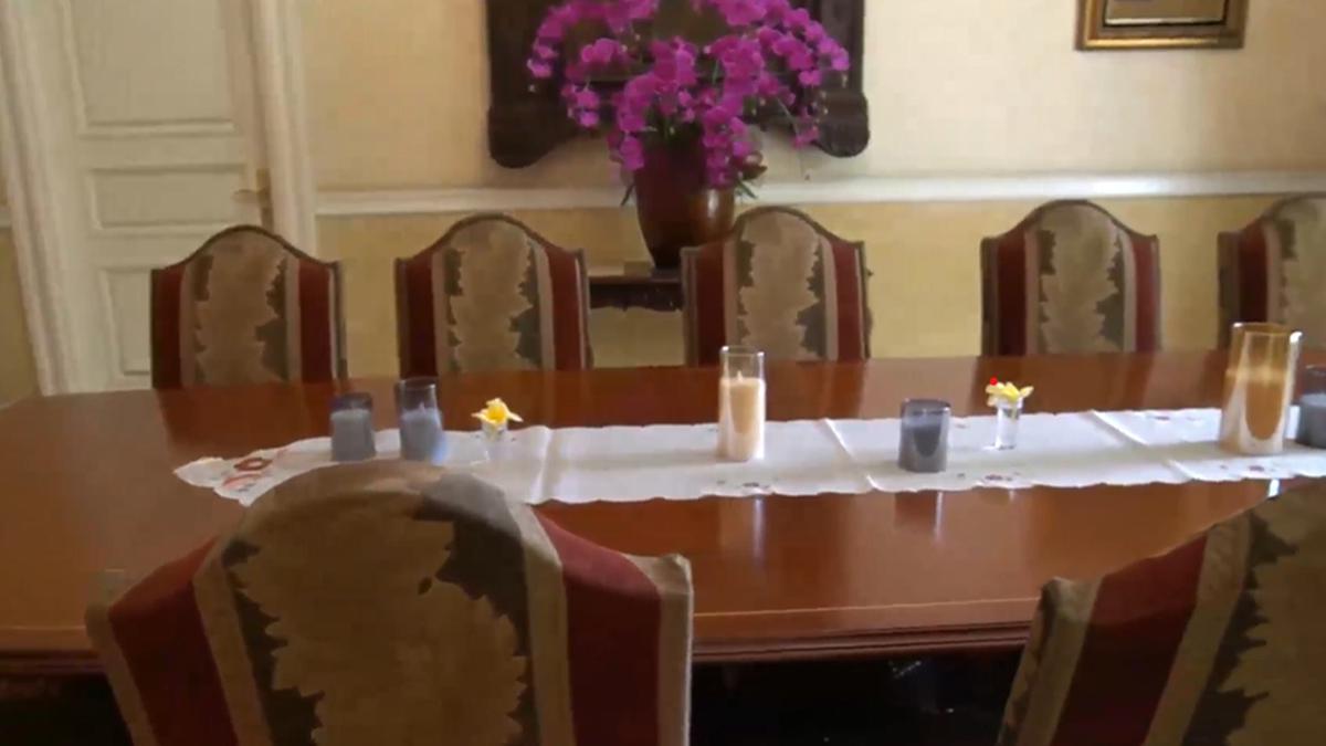 6 Potret Ruang Makan Rumah Nia Ramadhani di Menteng, Elegansi Klasik dengan Sentuhan Eropa yang Sarat Detail