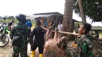 Tim gabungan melakukan operasi pembersihan peternakan babi di kawasan Bandara Hang Nadim, Batam. (Foto: Liputan6.com/Ajang Nurdin)