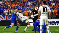 Eintracht Frankfurt berhasil mengalahkan Rangers dengan skor 5-4 lewat adu penalti pada laga final Liga Europa di Estadio Ramon Sanchez Pizjuan, Kamis (19/5/2022) dini hari WIB. Penentuan pemenang dilakukan dengan adu penalti, setelah kedua tim bermain imbang 1-1 selama 120 menit. (AP Photo/Manu Fernandez)